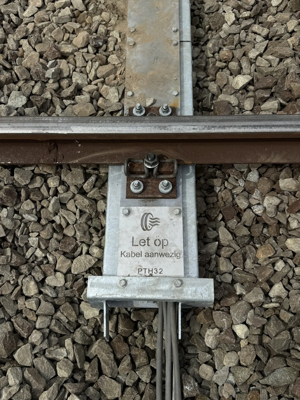 Close-up of the cable pass-through end of the Kampa Sleeper with a cable-present marker plate