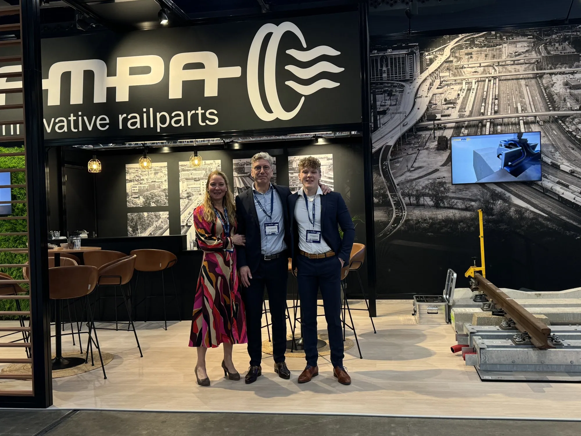 The Kampa team at the company stand: Marieke van Berkel, Paul Kampfraath and Tom Kampfraath